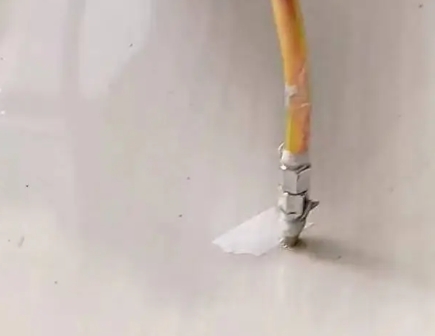 甘南瓷砖空鼓维修公司专业解答在瓷砖铺贴过程中，如果使用的砂料过粗（如全部使用了粗砂），可能会导致以下问题